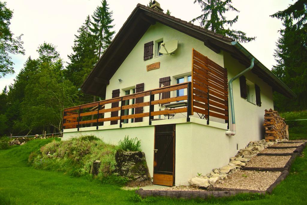 Le Joly Chalet Villa Saint-Imier Szoba fotó